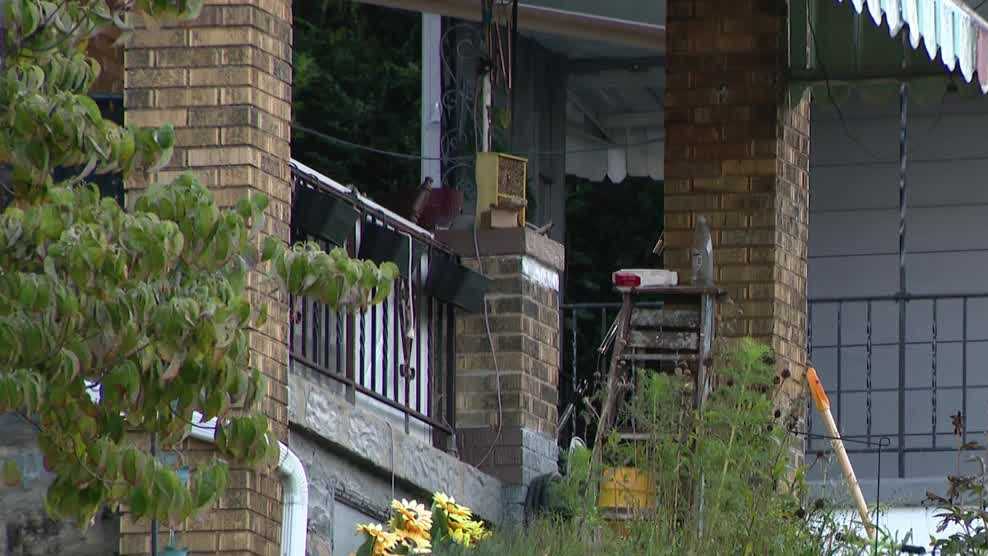 Police: Pittsburgh man rushed to hospital after being stabbed with kitchen knife