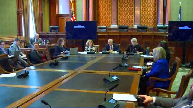 Iowans speak out against bill that would limit SNAP benefits - Vimarsana News