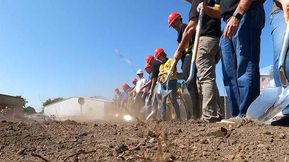 Oskaloosa gets buyin from two major companies