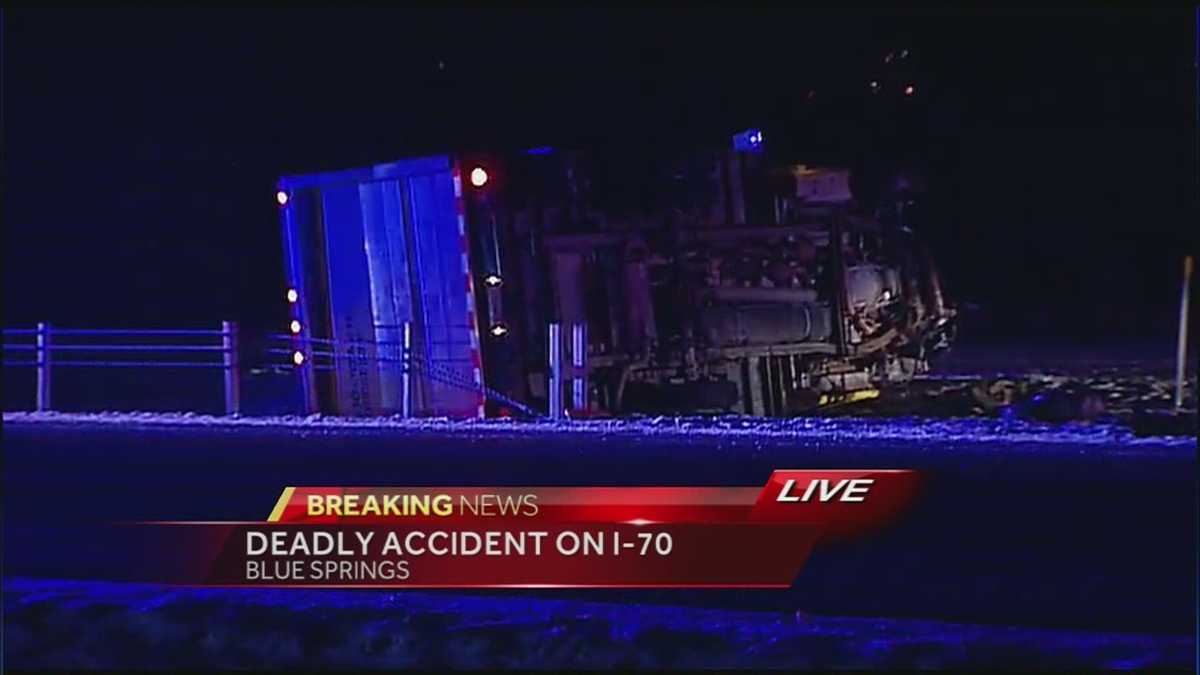 1 killed in crash that shuts down part of EB I-70 near Oak Grove