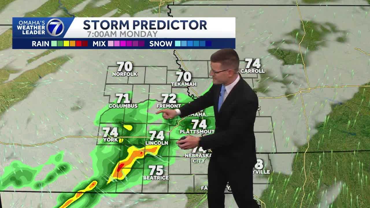 AM showers possible Monday, staying hot in Omaha area