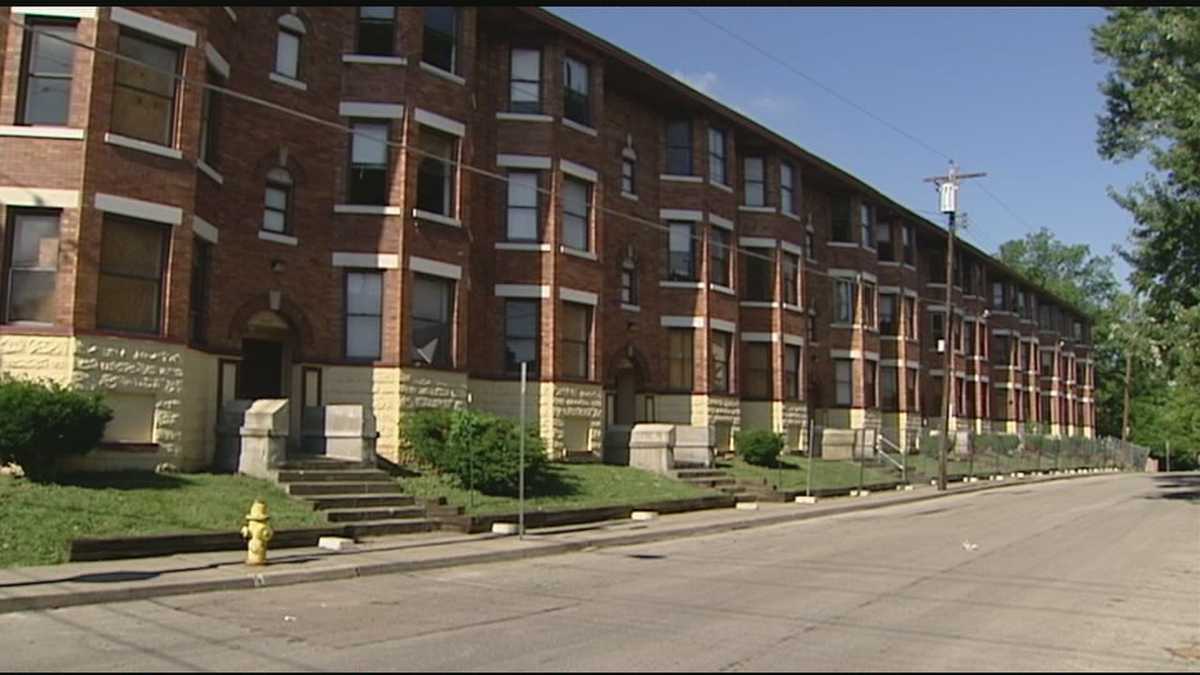 Blighted Evanston apartment building coming down