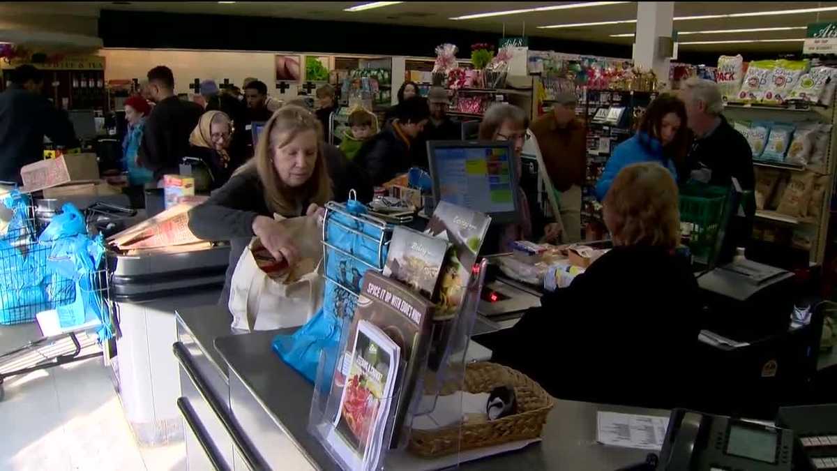 Grocery store shelves bare before blizzard
