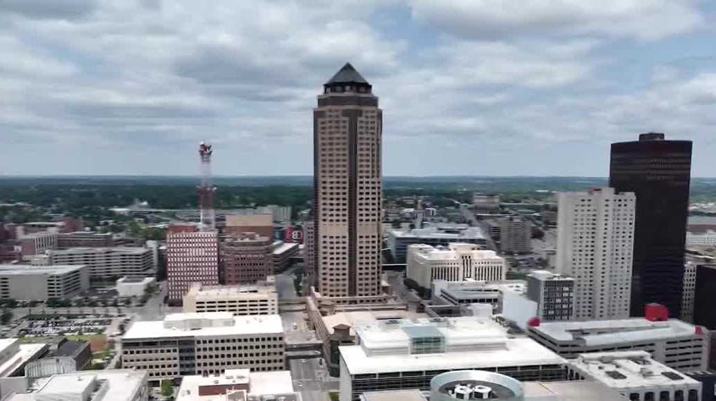 Des Moines faces $17 million deficit as city considers Gray’s Lake parking fees and library cuts
