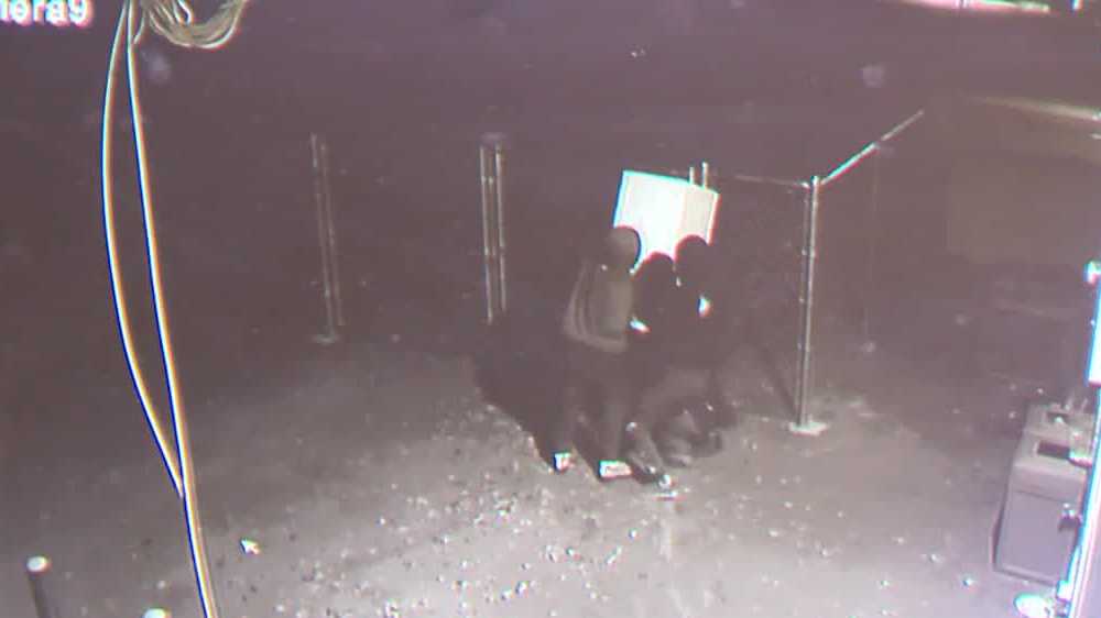 CAUGHT ON CAMERA: Thieves steal safe from Turlock store