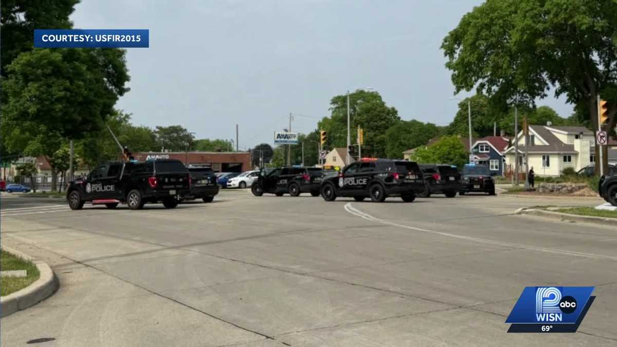 Vehicle wanted after bank robbery involved in Milwaukee chase crash