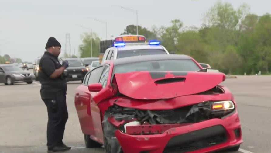 New Orleans chase ends in crash into RTA bus