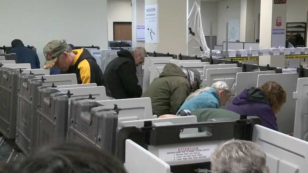 Early voting begins in Iowa with high turnout - KCCI