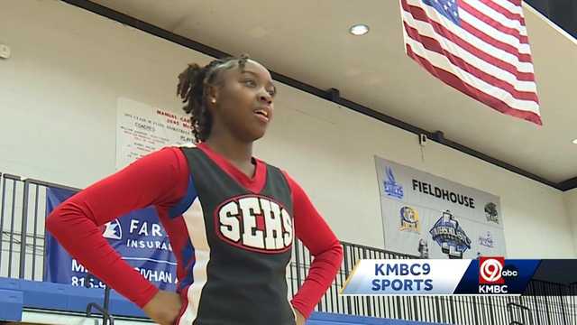 Kansas City high school only has one cheerleader - Vimarsana News