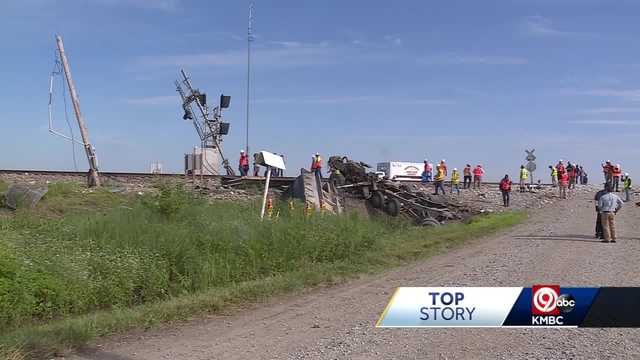 Widow of truck driver Billy Barton II killed in Amtrak crash, derailment files wrongful death lawsuit - Vimarsana News