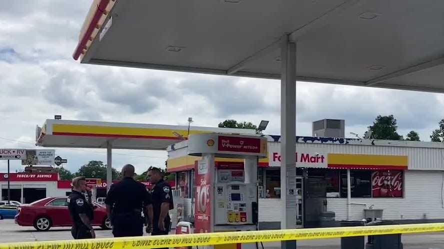 Gas station shooting in Savannah; police say one man is injured