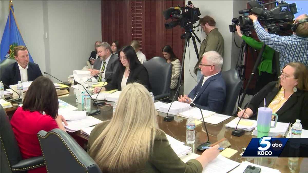 State Board of Education OKs rule to track immigration statuses