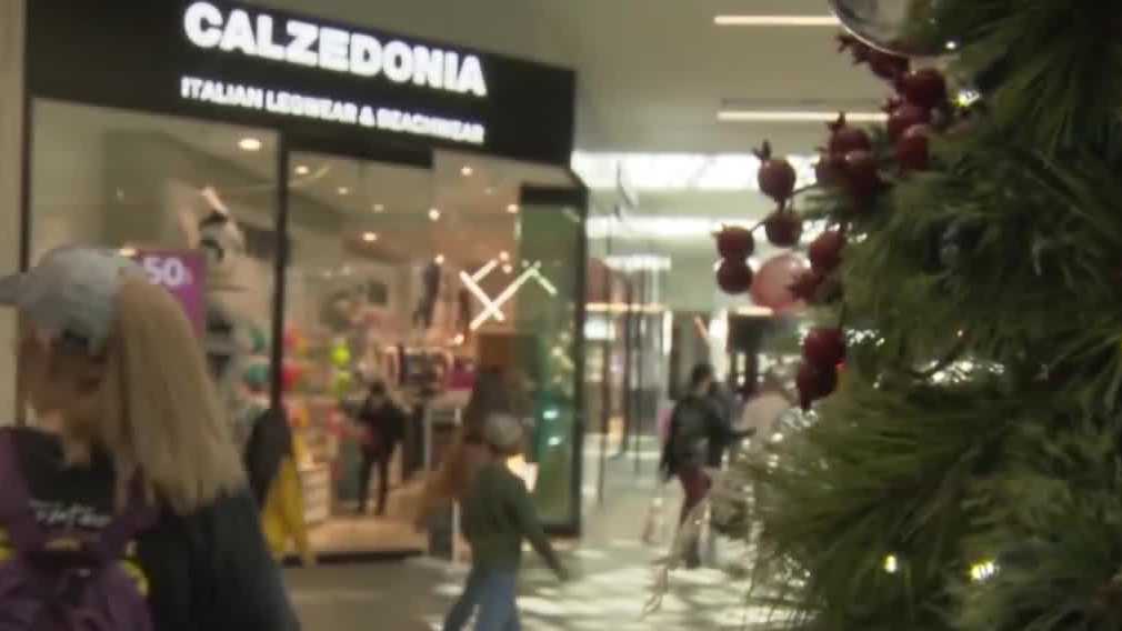 Experts offer spending tips to help avoid holiday debt