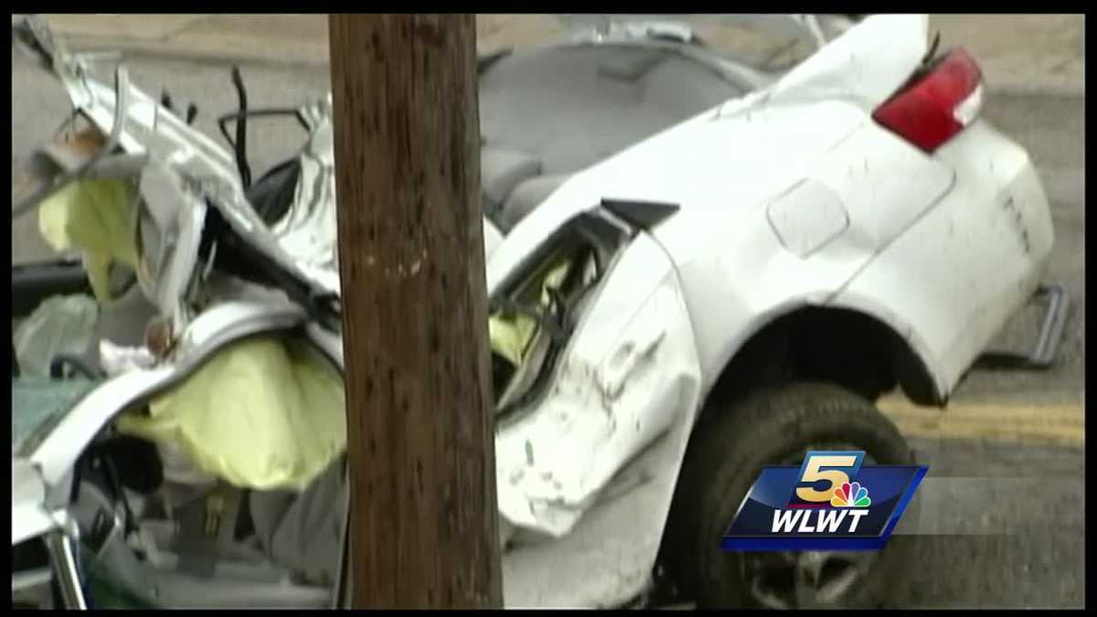 2 injured after car crashes into pole in Norwood