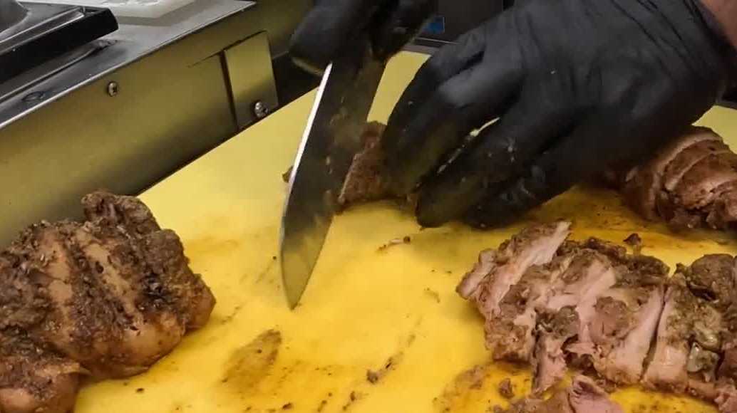 Apopka barbecue chef provides free meals to students during summer break | CommUnity Champion