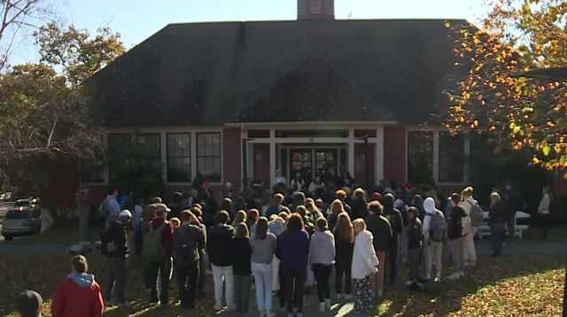 Freeport high students walk out to show support for Lewiston - Vimarsana News