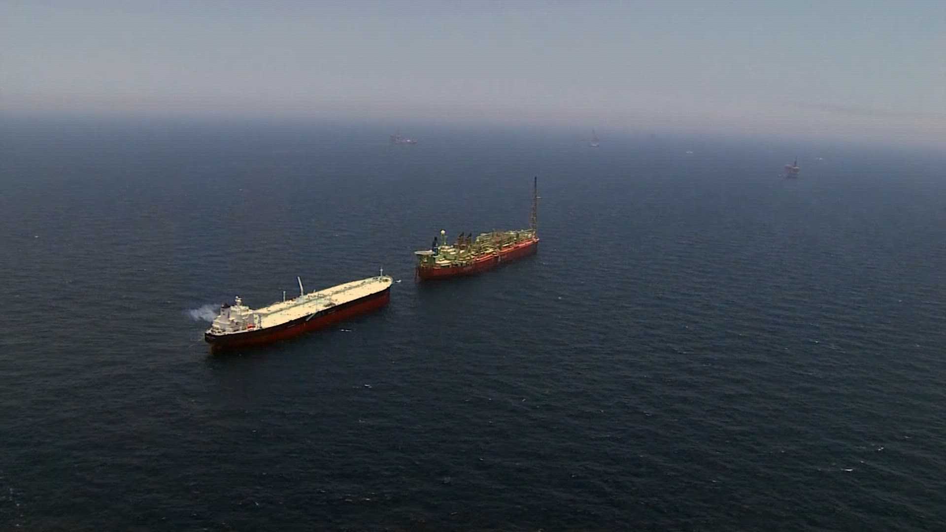 US and Iran tensions escalate over oil shipments in Strait of Hormuz