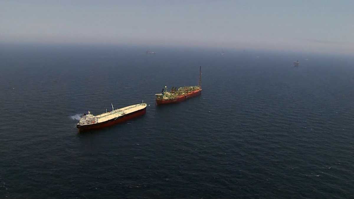 US-Iran tensions escalate over oil shipments in Strait of Hormuz