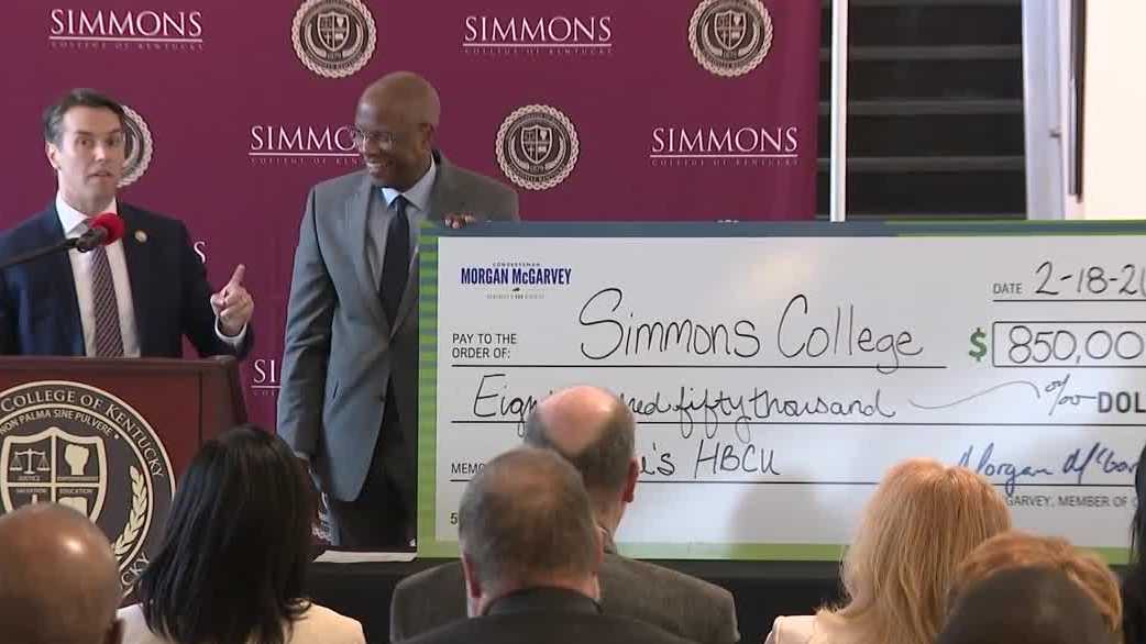 Simmons College of Kentucky receives $850K federal grant, celebrates academic milestones