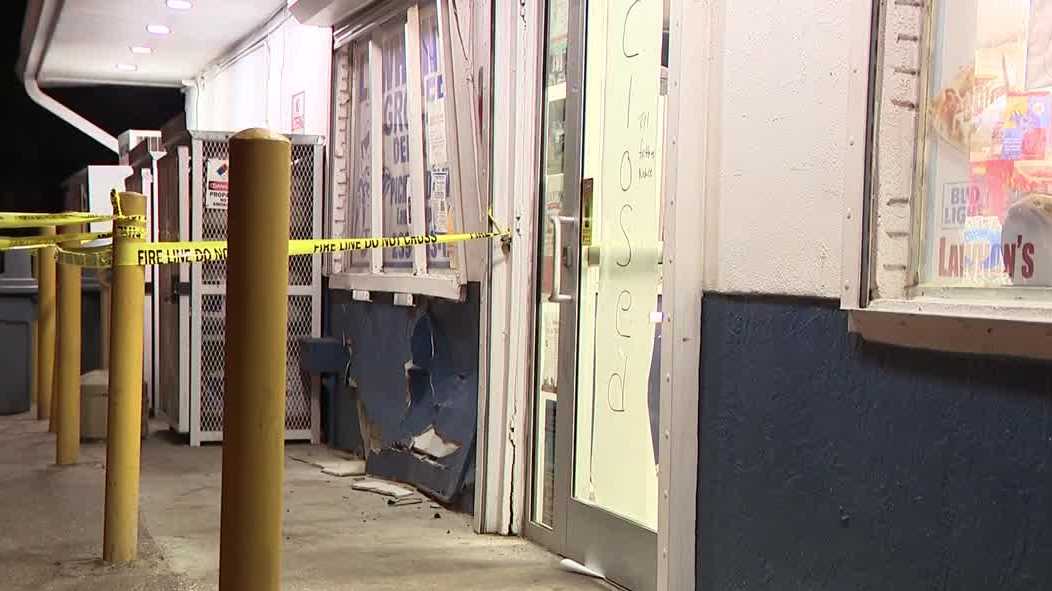 Vehicle crashes into North Fort Myers grocery store