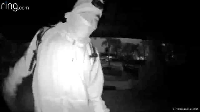 Man caught on camera stealing from Fort Myers cars - Vimarsana News