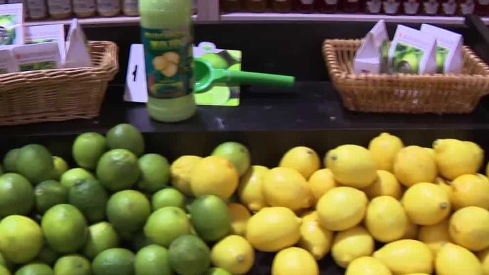 Enjoy fresh-picked fruit and more at Sun Harvest Citrus in Fort Myers