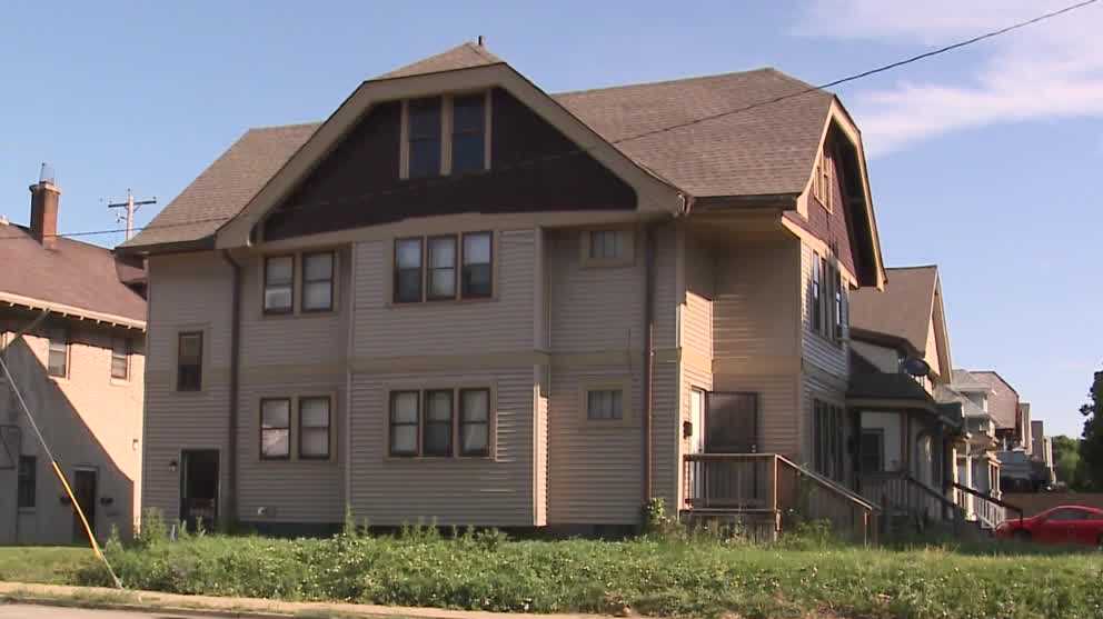 Milwaukee police find two people dead during welfare check