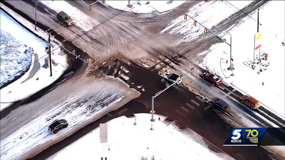 OKC intersection sees flooding after water main break amid freeze