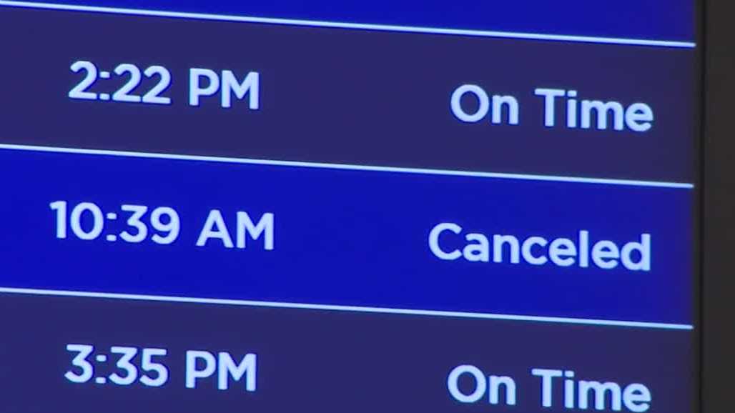 ‘No way of knowing’: Travelers flying out of Louisville affected by flight cuts