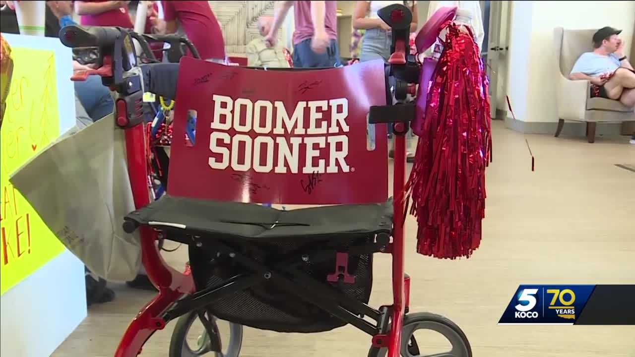 OU softball stops by senior living facility ahead of WCWS - Vimarsana News