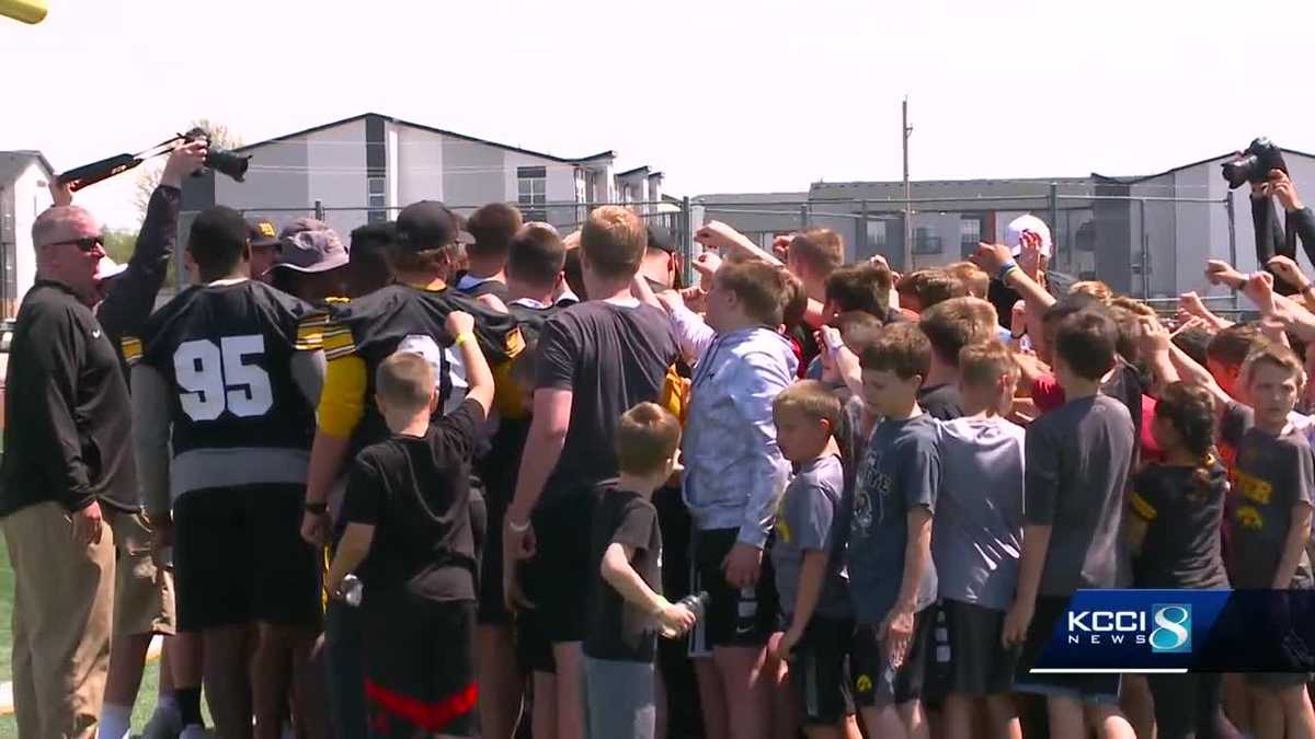 A winwin Iowa football hosts youth camp in Johnston