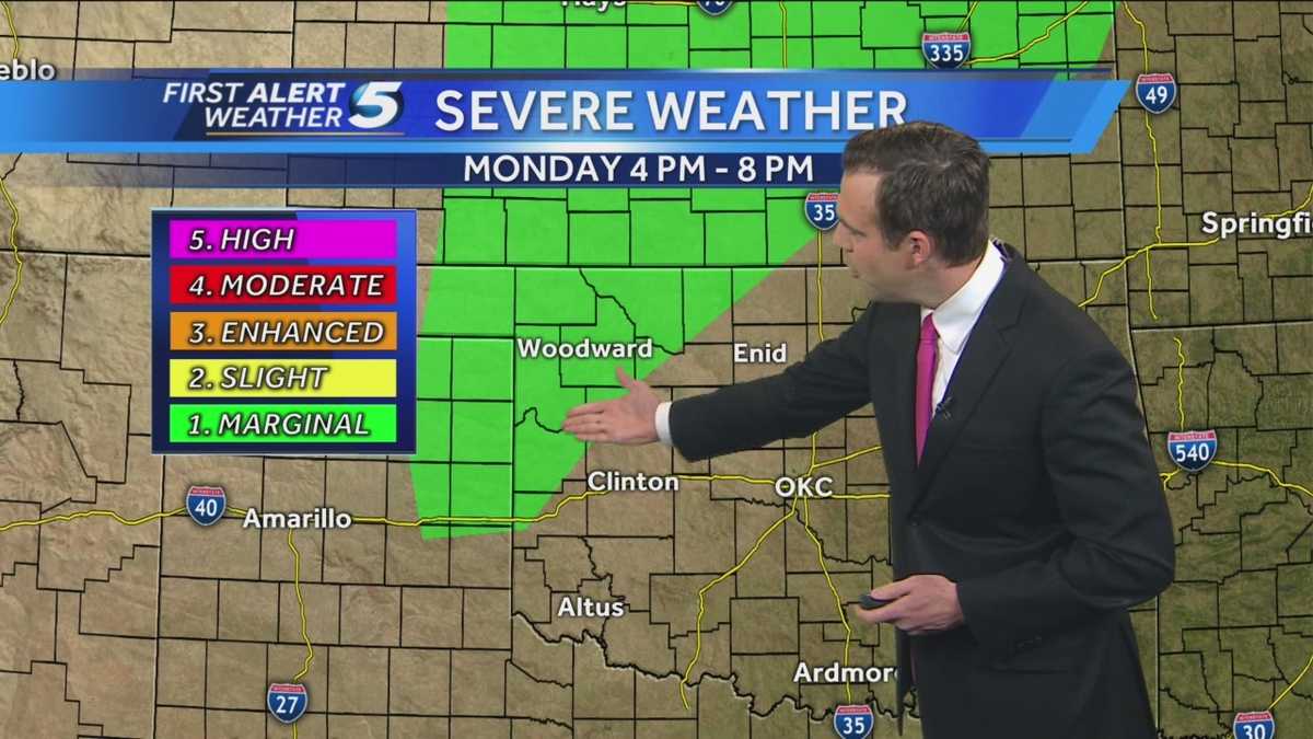 Meteorologist Brad Sowder details Monday's severe weather risk