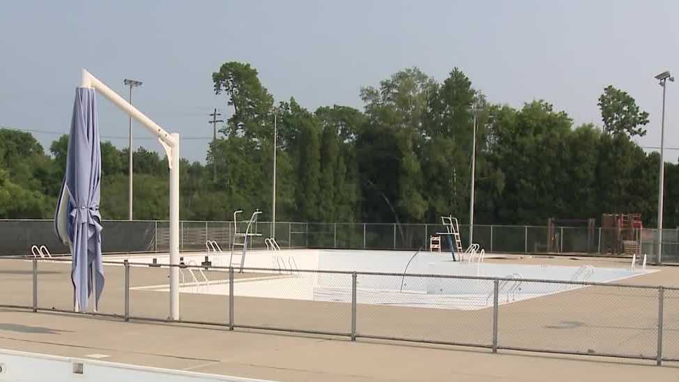 'Absolute atrocity': Fox Point Pool closed for summer