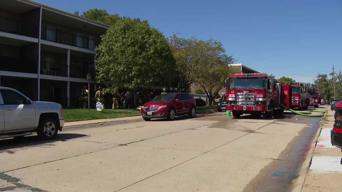 Fire crews respond to fire at Omaha apartment building