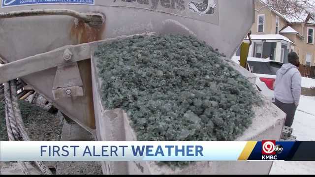 KCMO road crews using new chemical to break up snow in the roads in extreme cold - Vimarsana News