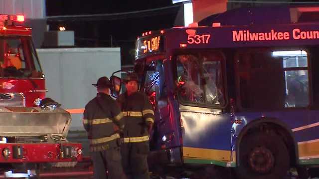 Tow truck driver rescues man trapped under bus after crash - Vimarsana News