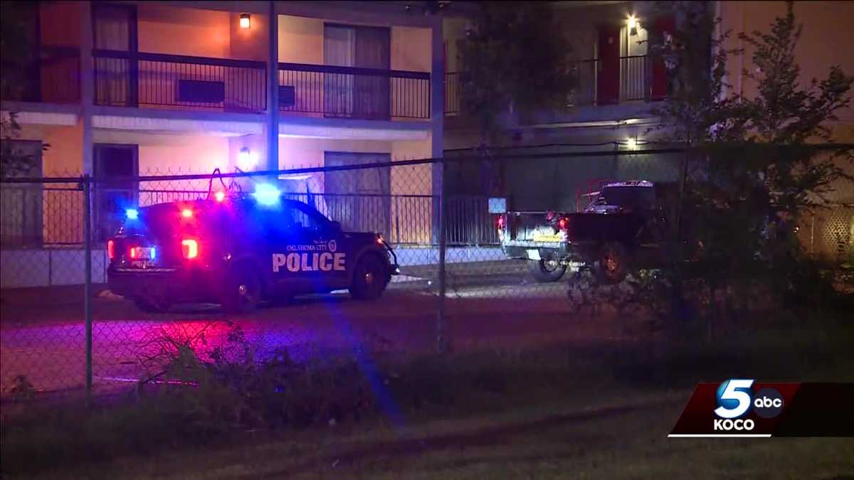 Oklahoma City police search for 2 suspects after short chase