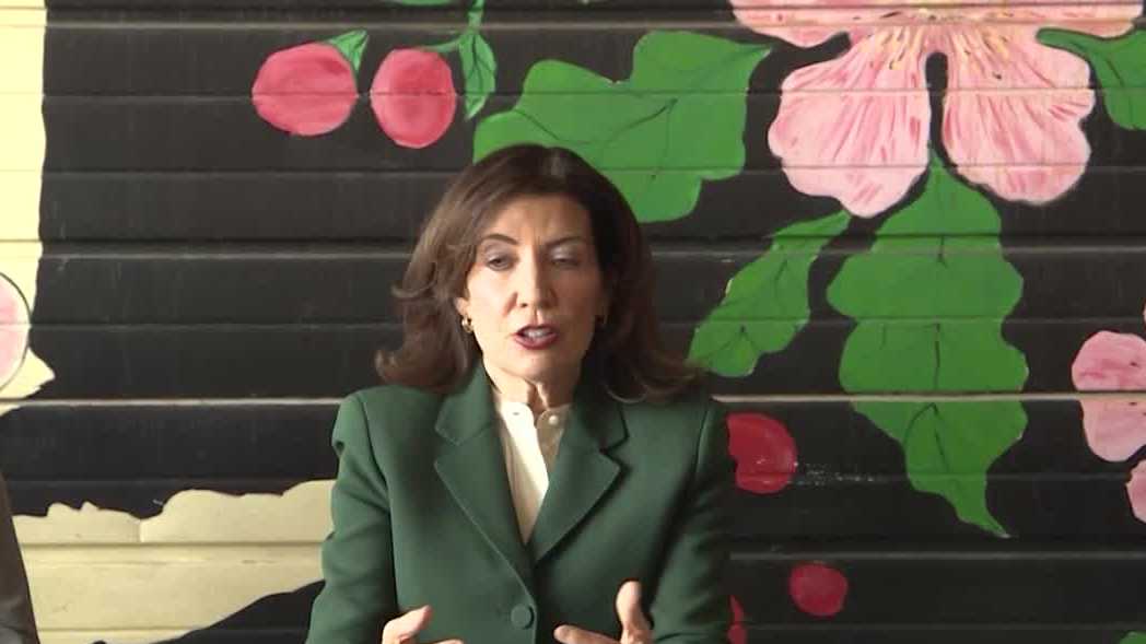 Hochul sues Trump administration for tariff refund, holds roundtable with impacted businesses