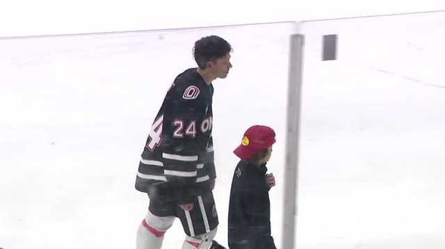 University of Nebraska-Omaha's hockey team gets ready for season with their open house