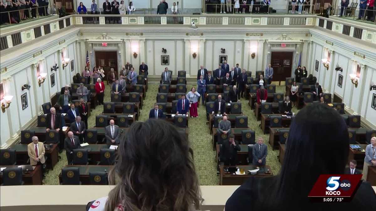 Oklahoma lawmakers hold moment of silence for 3 killed in crash, including trooper