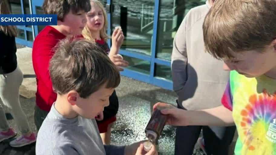Students from Hampton School District learn how to make maple syrup
