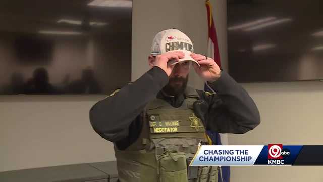 KC area police amending uniform rules to support the Chiefs - Vimarsana News