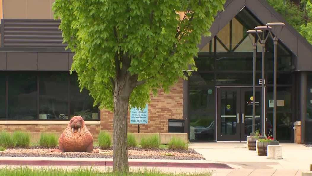 Community calls on West Des Moines schools to delay Walnut Creek closure