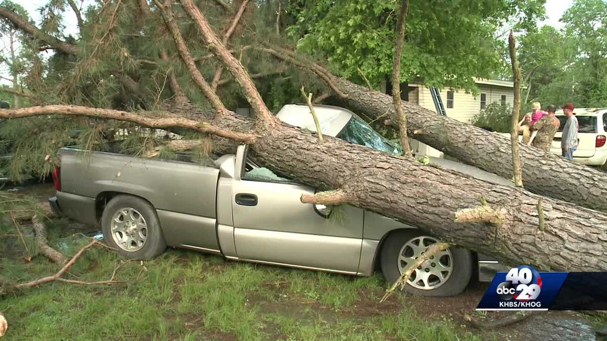 Straight line winds cause major damage in Johnson Co.