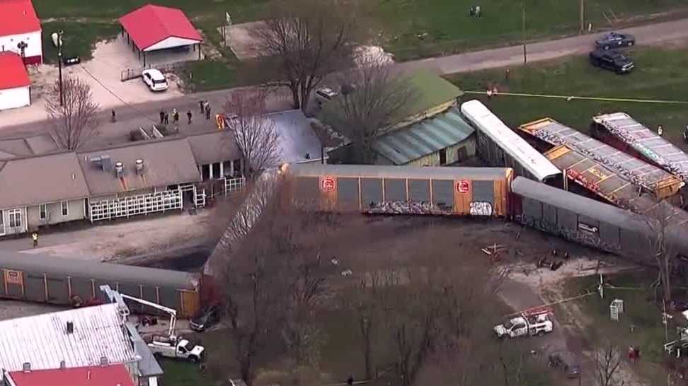 Cleanup process underway after CSX train derailment in Hardin County