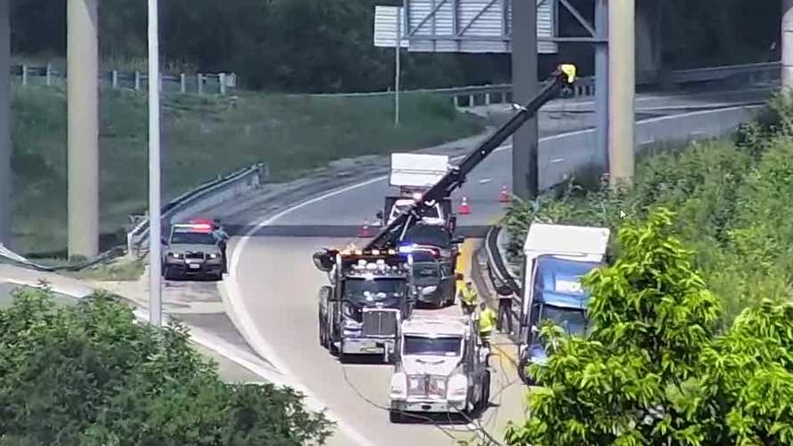 Southbound I-29 closed after semi-truck crash