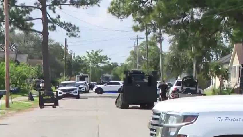New Orleans Gentilly Woods SWAT roll