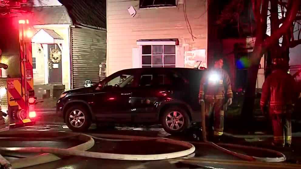 Early morning fire in Old Louisville leaves two homes damaged