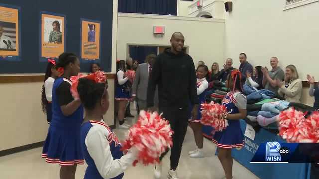 Bucks' Khris Middleton passes out coats to Milwaukee students - Vimarsana News