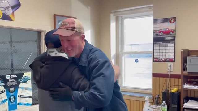 Man who survived trapped upside down in submerged car thanks 911 caller - Vimarsana News